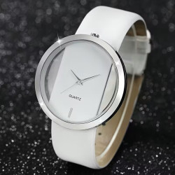 Et Super flot rundt Quartz Dame Ur i elegant Design i Hvid
